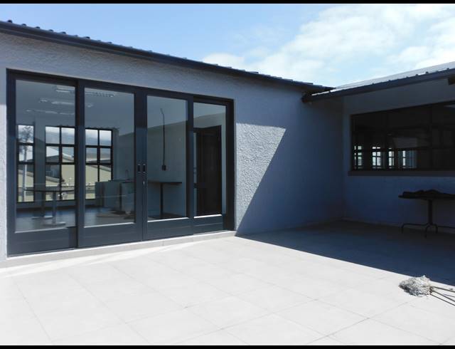 500M² WAREHOUSE TO LET IN PAARDEN EILAND